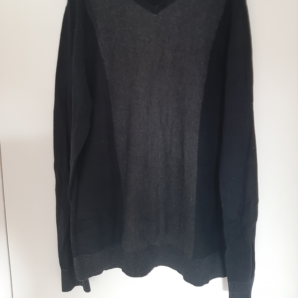 Black and Gray Guess XL mens Sweater - Picture 2 of 11